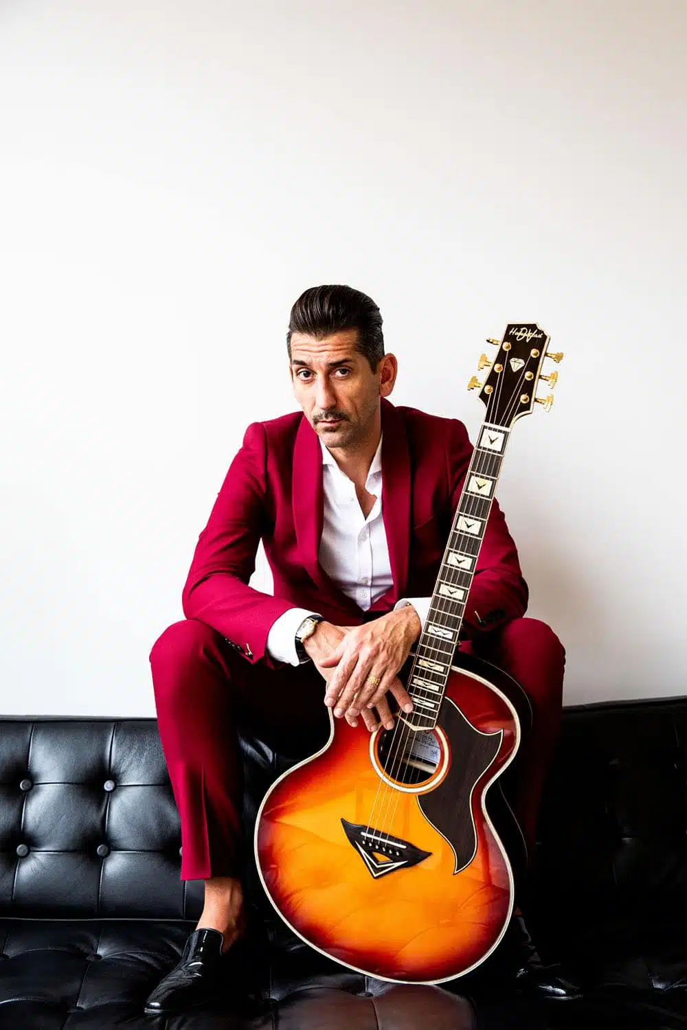 Danny Vera met gitaar